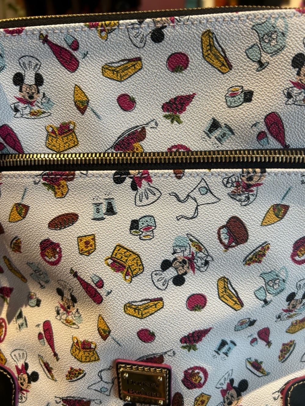 Dooney & Bourke Epcot Food and Wine Festical Crossbody Bag NWT - Picture 3 of 8